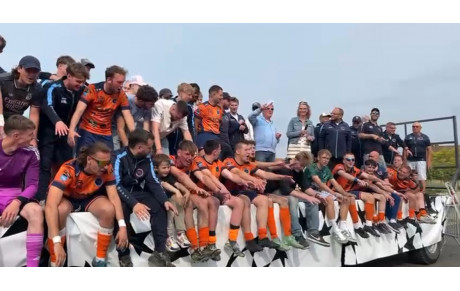 CHAMPIONS  A NOUS LA R2 !!!!